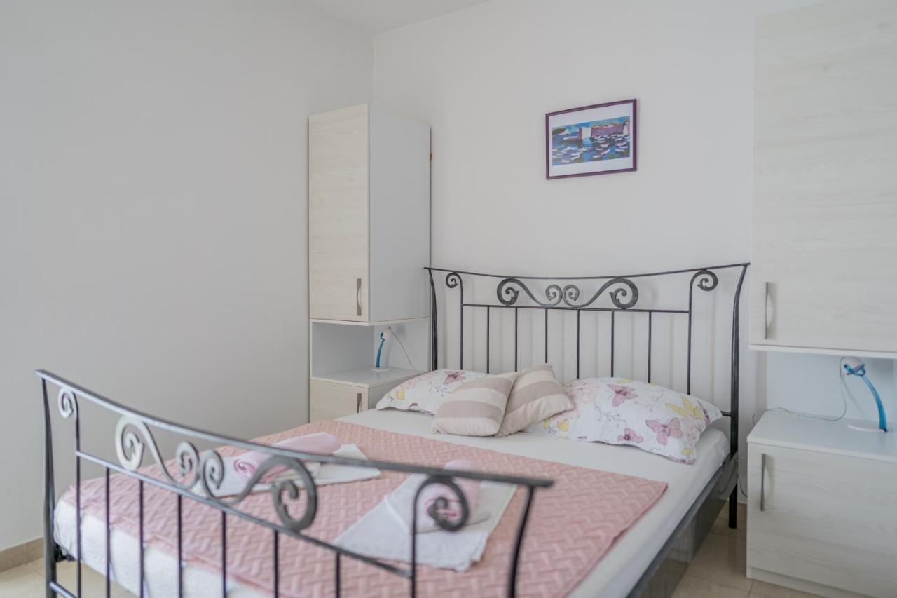 Guesthouse Kamarin Pomena Extérieur photo