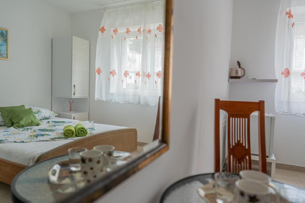 Guesthouse Kamarin Pomena Extérieur photo